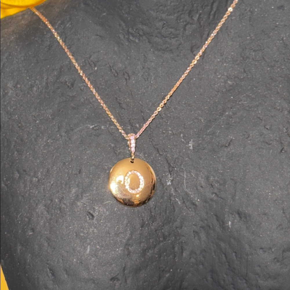 Pretty Bird Necklace with O Initial Pendant - Picture 4 of 6